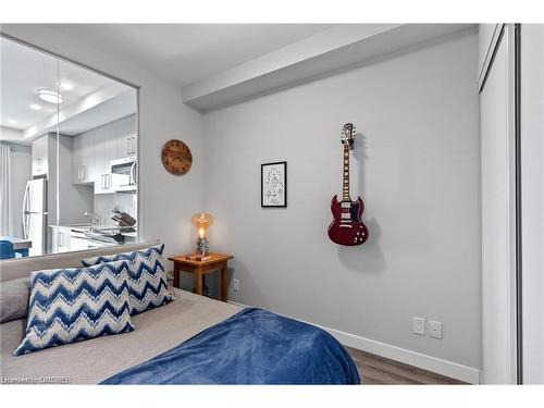 2006-15 Queen Street S, Hamilton, ON - Indoor Photo Showing Bedroom