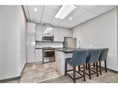 313-2490 Old Bronte Road, Oakville, ON - Indoor Photo Showing Kitchen With Stainless Steel Kitchen With Upgraded Kitchen