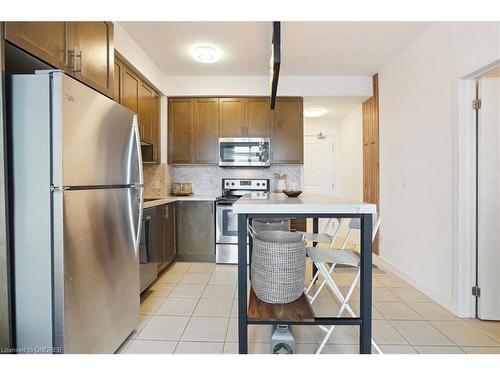 313-2490 Old Bronte Road, Oakville, ON - Indoor Photo Showing Kitchen With Stainless Steel Kitchen