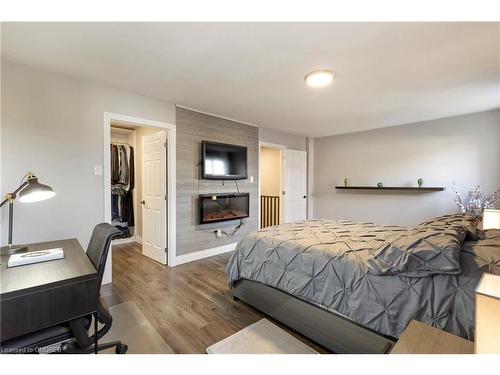 312B Bluevale Street N, Waterloo, ON - Indoor Photo Showing Bedroom