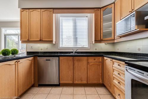 1182 Lindenrock Drive, Oakville, ON - Indoor Photo Showing Kitchen