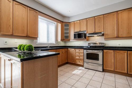 1182 Lindenrock Drive, Oakville, ON - Indoor Photo Showing Kitchen