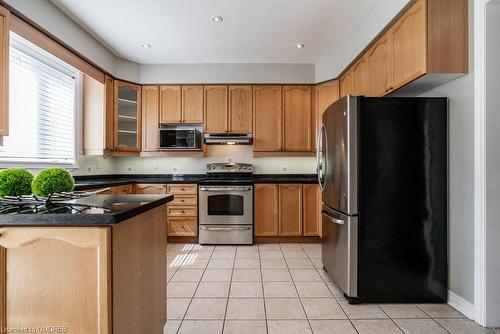 1182 Lindenrock Drive, Oakville, ON - Indoor Photo Showing Kitchen