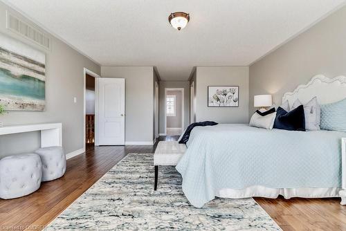 1182 Lindenrock Drive, Oakville, ON - Indoor Photo Showing Bedroom