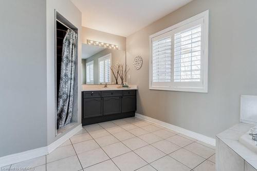 1182 Lindenrock Drive, Oakville, ON - Indoor Photo Showing Bathroom