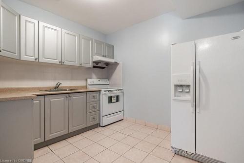 1182 Lindenrock Drive, Oakville, ON - Indoor Photo Showing Kitchen