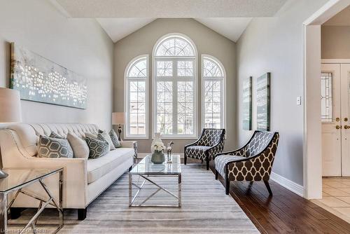 1182 Lindenrock Drive, Oakville, ON - Indoor Photo Showing Living Room