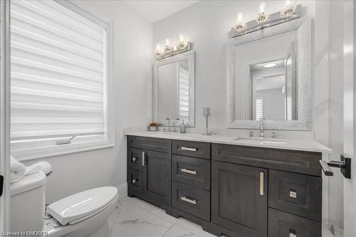 37 Eleventh Road E, Stoney Creek, ON - Indoor Photo Showing Bathroom