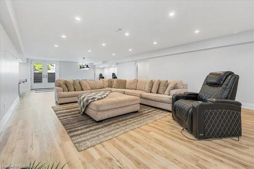 37 Eleventh Road E, Stoney Creek, ON - Indoor Photo Showing Living Room