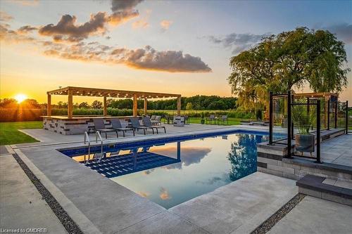 37 Eleventh Road E, Stoney Creek, ON - Outdoor With In Ground Pool With View