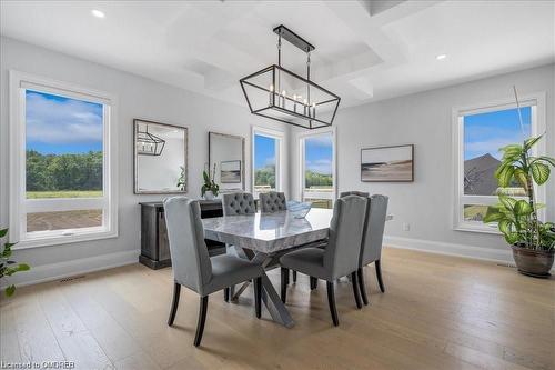 37 Eleventh Road E, Stoney Creek, ON - Indoor Photo Showing Dining Room