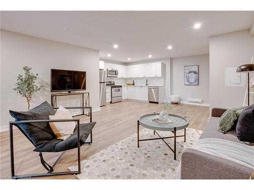 A-303-1083 Main Street E, Hamilton, ON - Indoor Photo Showing Living Room