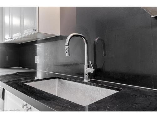 5-312 Reynolds Street, Oakville, ON - Indoor Photo Showing Kitchen