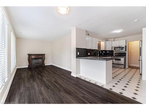 5-312 Reynolds Street, Oakville, ON - Indoor Photo Showing Kitchen