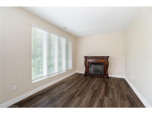 5-312 Reynolds Street, Oakville, ON - Indoor Photo Showing Living Room With Fireplace