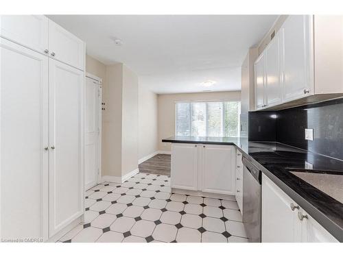 5-312 Reynolds Street, Oakville, ON - Indoor Photo Showing Kitchen