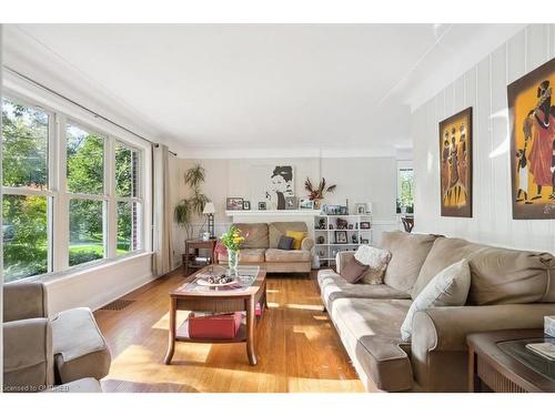 17 Tally Ho Drive, Dundas, ON - Indoor Photo Showing Living Room