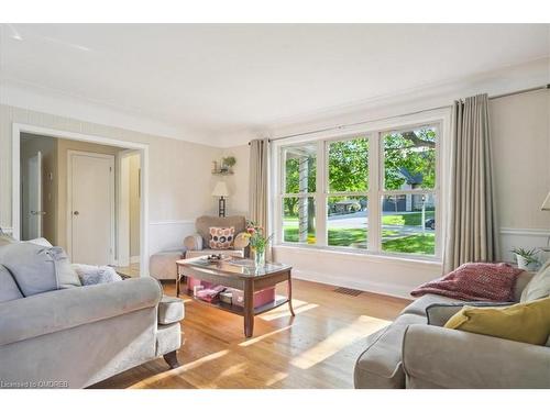 17 Tally Ho Drive, Dundas, ON - Indoor Photo Showing Living Room