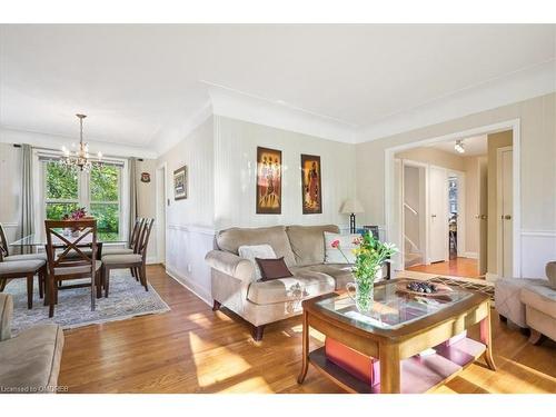 17 Tally Ho Drive, Dundas, ON - Indoor Photo Showing Living Room