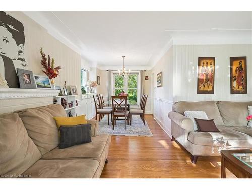 17 Tally Ho Drive, Dundas, ON - Indoor Photo Showing Living Room