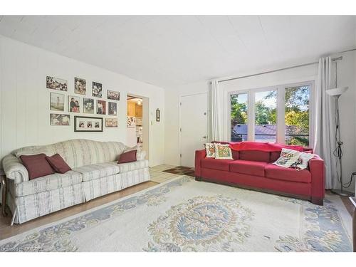 17 Tally Ho Drive, Dundas, ON - Indoor Photo Showing Living Room