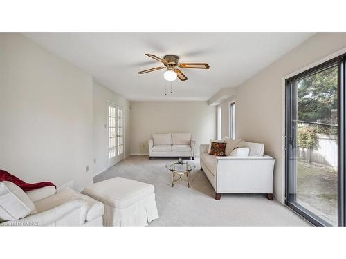 524 Chillingham Crescent, Oakville, ON - Indoor Photo Showing Living Room