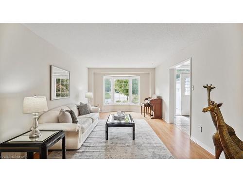 524 Chillingham Crescent, Oakville, ON - Indoor Photo Showing Living Room