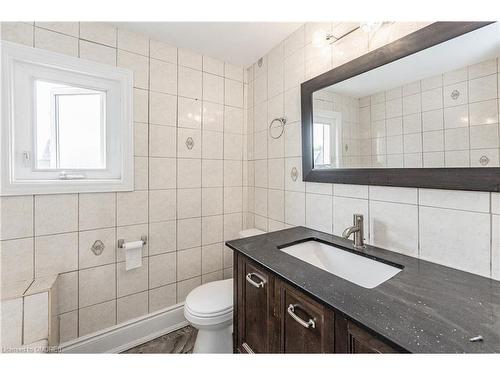 140 Gage Avenue N, Hamilton, ON - Indoor Photo Showing Bathroom