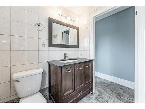 140 Gage Avenue N, Hamilton, ON - Indoor Photo Showing Bathroom