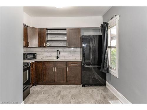 140 Gage Avenue N, Hamilton, ON - Indoor Photo Showing Kitchen