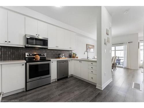 84-61 Soho Street, Stoney Creek, ON - Indoor Photo Showing Kitchen With Stainless Steel Kitchen