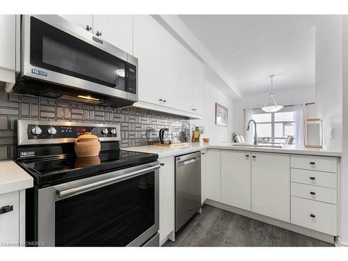 84-61 Soho Street, Stoney Creek, ON - Indoor Photo Showing Kitchen With Stainless Steel Kitchen With Upgraded Kitchen