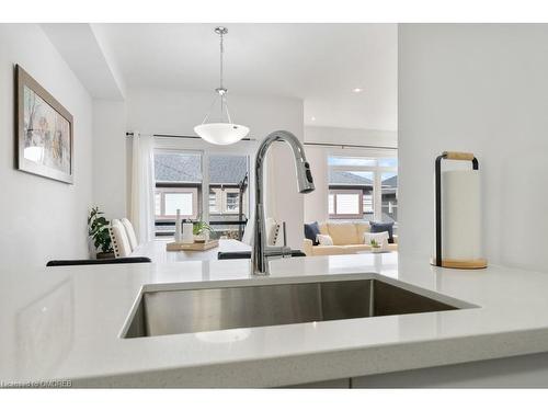 84-61 Soho Street, Stoney Creek, ON - Indoor Photo Showing Kitchen