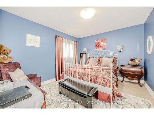 13 Legend Lane, Brampton, ON - Indoor Photo Showing Bedroom