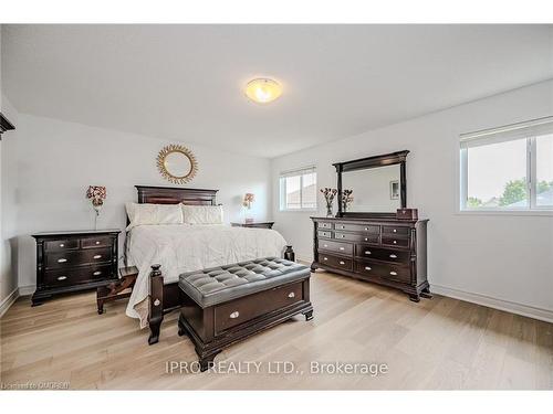 13 Legend Lane, Brampton, ON - Indoor Photo Showing Bedroom