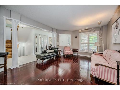 13 Legend Lane, Brampton, ON - Indoor Photo Showing Living Room