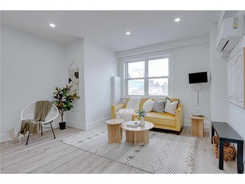 C-204-1083 Main Street E, Hamilton, ON - Indoor Photo Showing Living Room