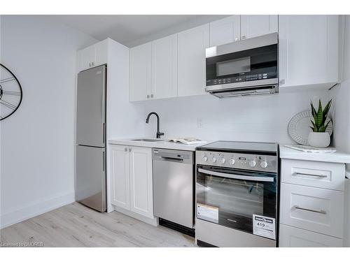 C-204-1083 Main Street E, Hamilton, ON - Indoor Photo Showing Kitchen