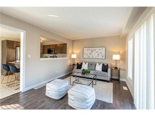 1389 Caen Avenue, Woodstock, ON - Indoor Photo Showing Living Room