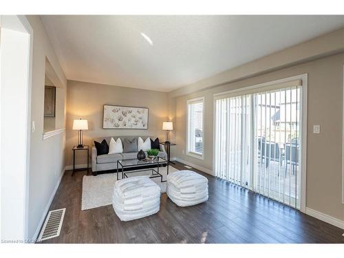 1389 Caen Avenue, Woodstock, ON - Indoor Photo Showing Living Room