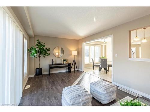 1389 Caen Avenue, Woodstock, ON - Indoor Photo Showing Living Room