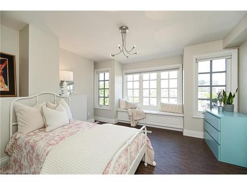 8-120 Bronte Road, Oakville, ON - Indoor Photo Showing Bedroom