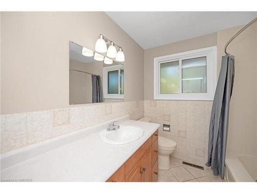 26 Carousel Avenue, Hamilton, ON - Indoor Photo Showing Bathroom