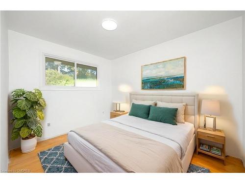 26 Carousel Avenue, Hamilton, ON - Indoor Photo Showing Bedroom