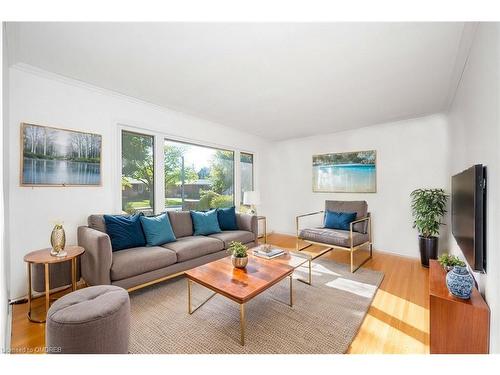 26 Carousel Avenue, Hamilton, ON - Indoor Photo Showing Living Room