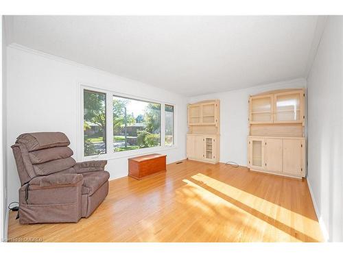 26 Carousel Avenue, Hamilton, ON - Indoor Photo Showing Living Room