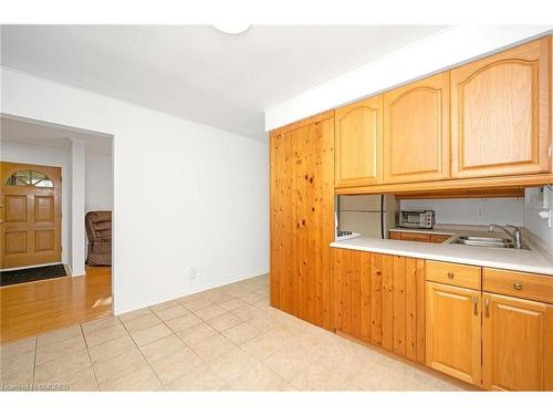 26 Carousel Avenue, Hamilton, ON - Indoor Photo Showing Kitchen