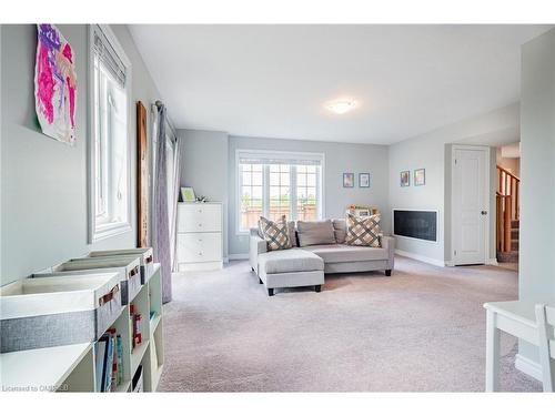 27 Savage Drive, Waterdown, ON - Indoor Photo Showing Living Room