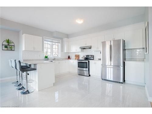 27 Savage Drive, Waterdown, ON - Indoor Photo Showing Kitchen