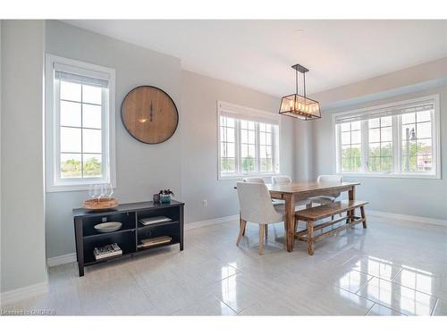 27 Savage Drive, Waterdown, ON - Indoor Photo Showing Dining Room